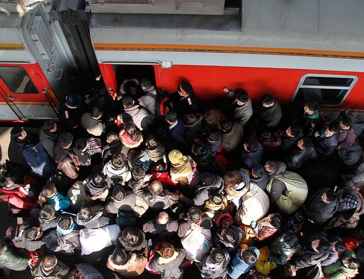 【早報】#似乎是一份很有前途的職業(yè)# 春運火車票黃牛黨日賺千元