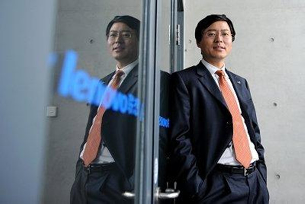 【早報】聯(lián)想宣布完成對MOTO的收購，楊元慶表示：手機里我們第三啦！